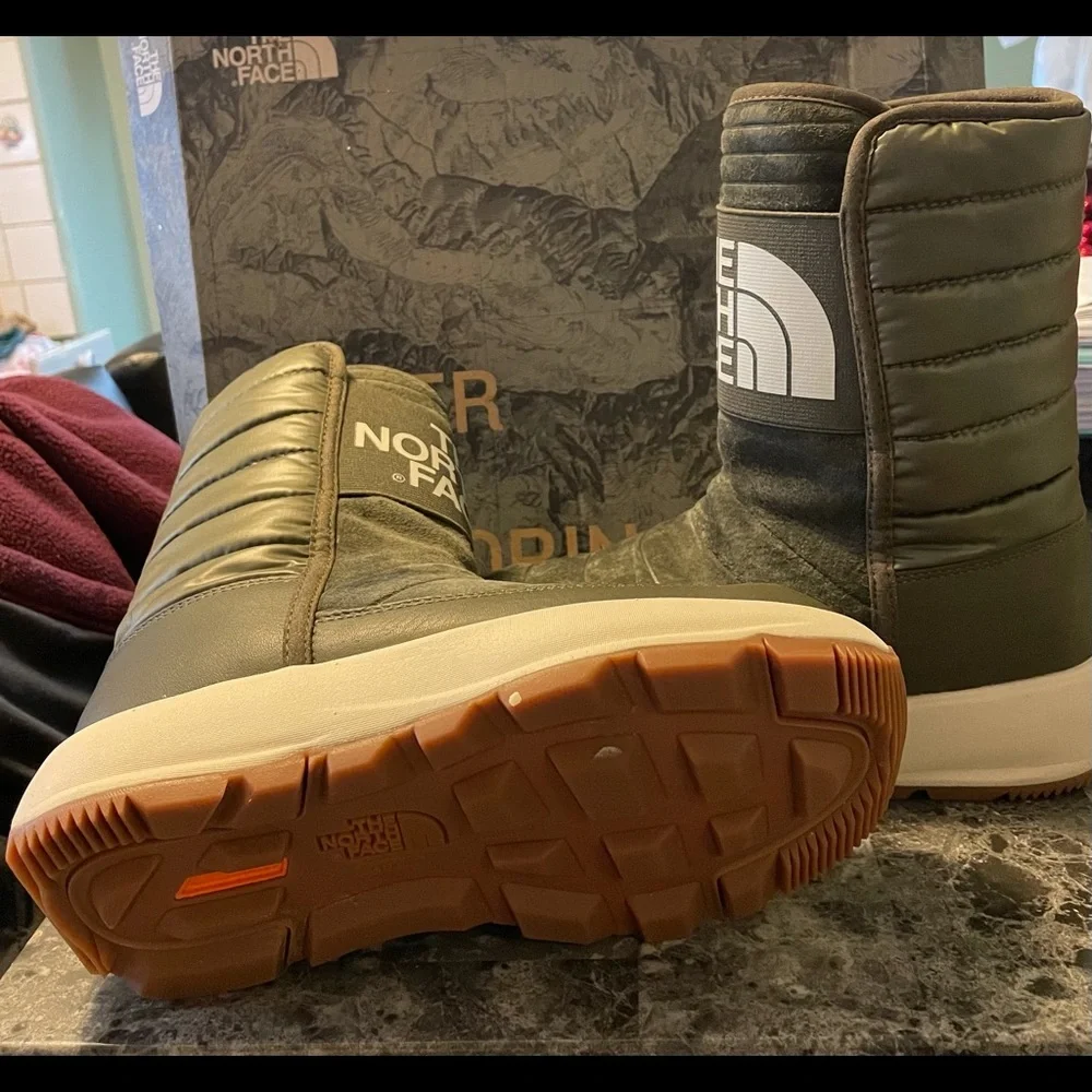 The North Face‎ Green Winter Boots Women’s size 6.5